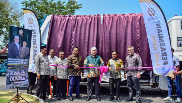 MAJLIS PELANCARAN LORI KOMPAKTOR BAHARU 