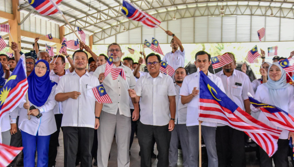 MAJLIS PENYAMPAIAN ANUGERAH CEMERLANG DAN KIBARAN JALUR GEMILANG 