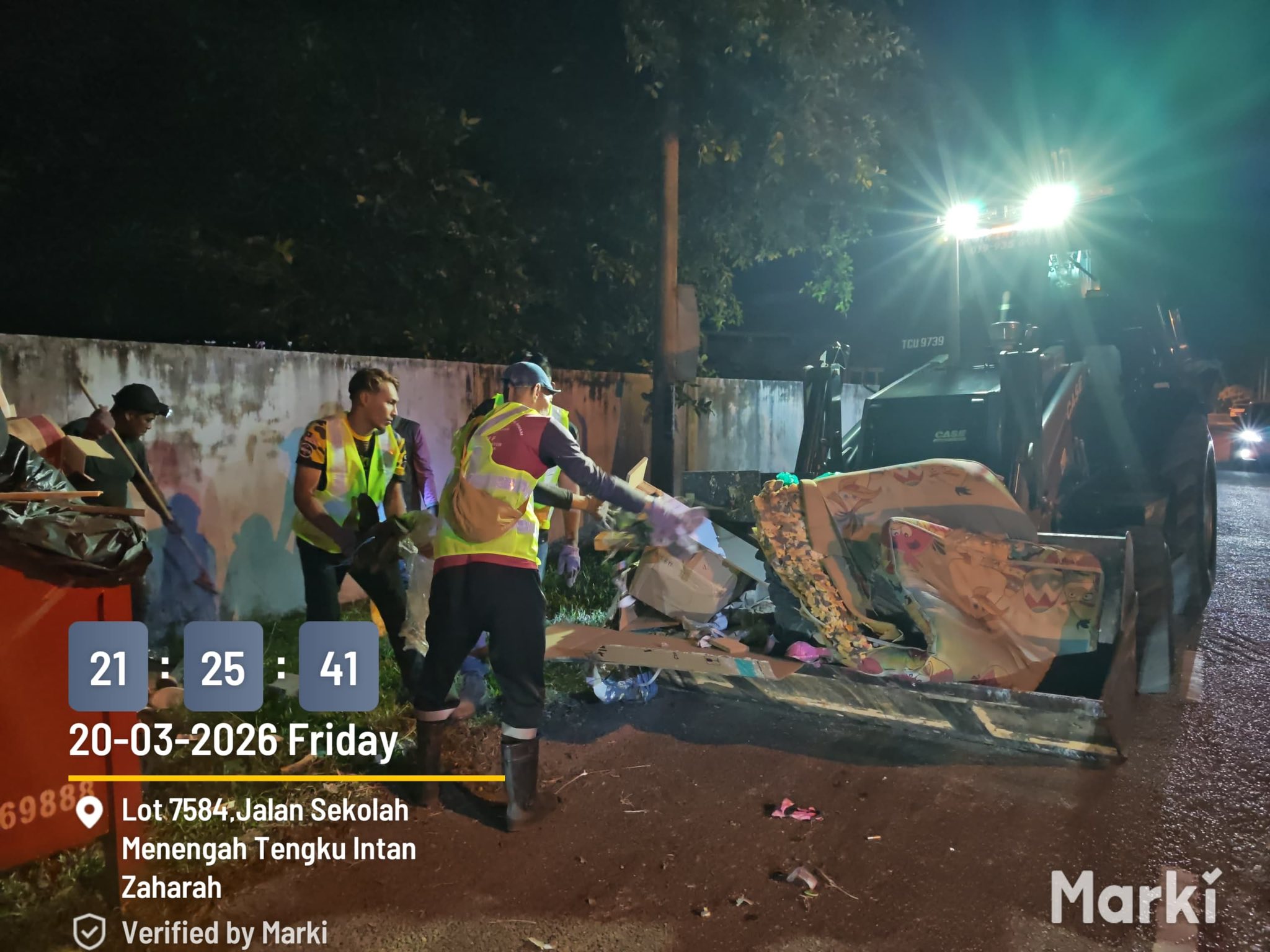 MPD BERSAMA KONTRAKTOR MENJALANKAN OPERASI PEMBERSIHAN PADA MALAM RAYA